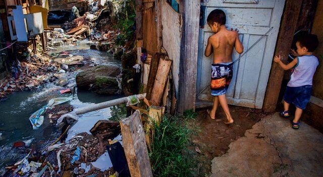 favela saneamento