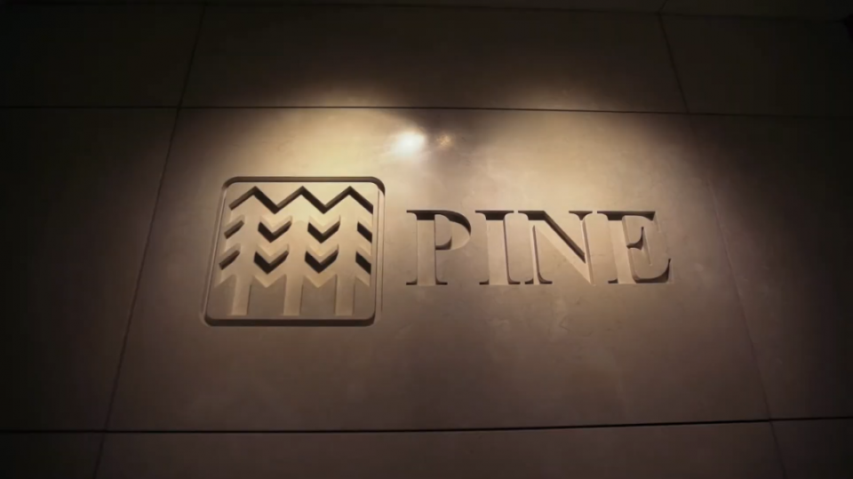 Banco Pine 2