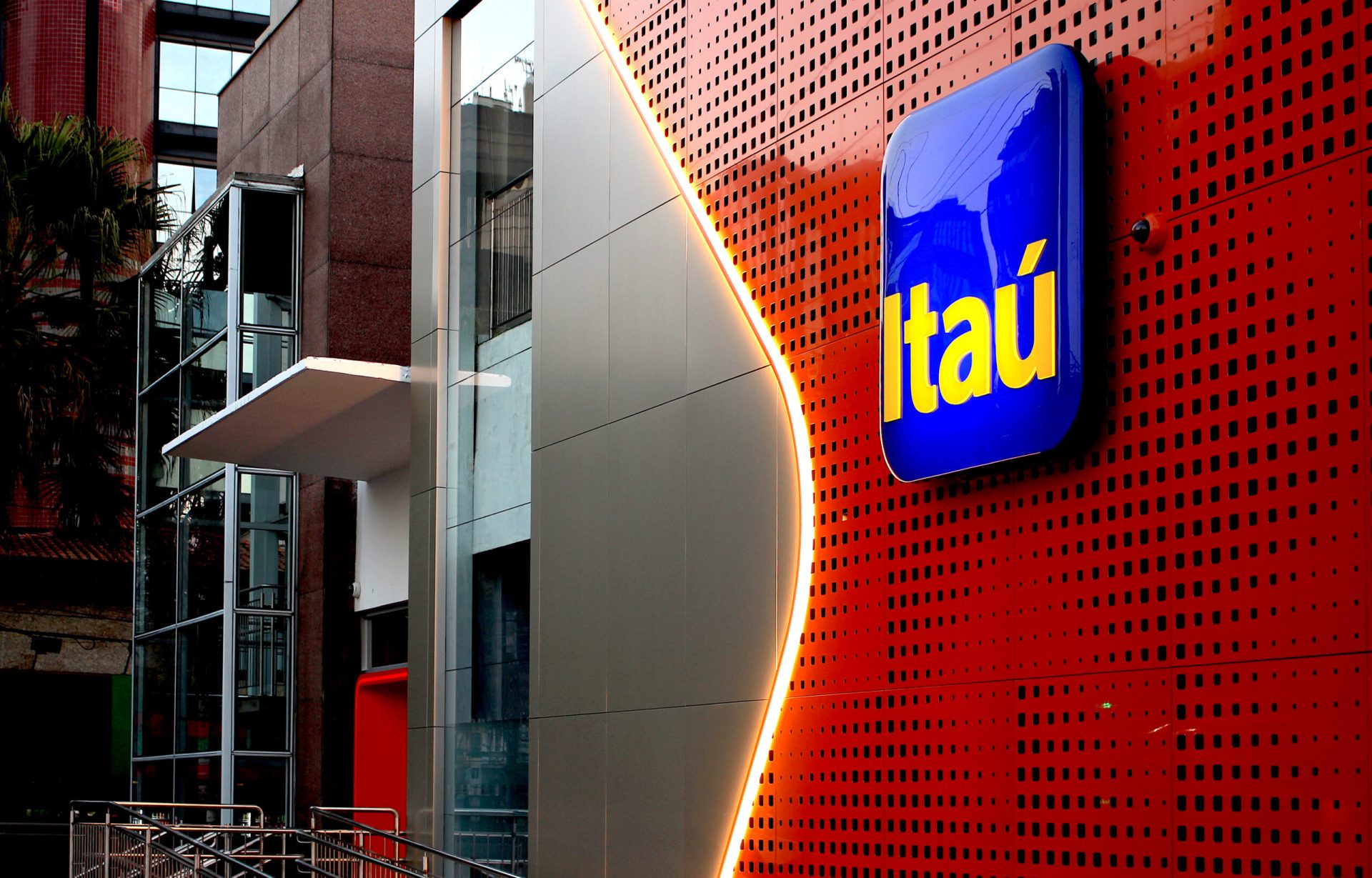 ITUB4 Dividendos 2021 Itaú Unibanco anuncia distribuição de proventos