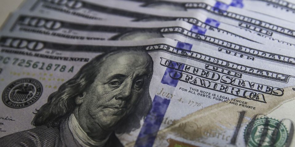 Dólar caindo - Motivos, fortalecimento do real e os investimentos