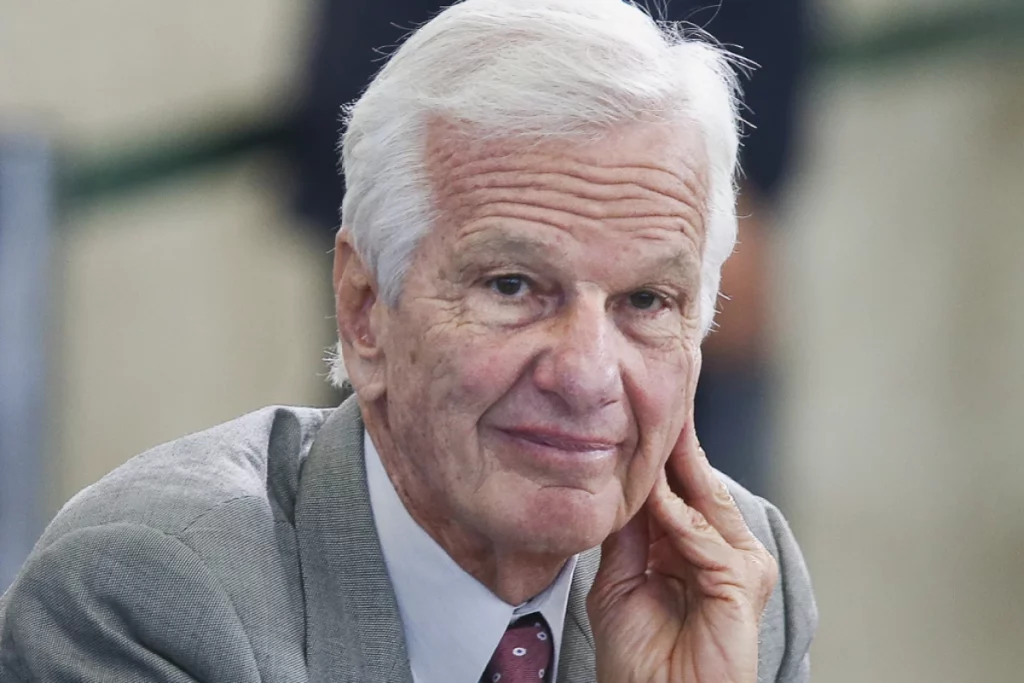 Descubra quem é Jorge Paulo Lemann: seu patrimônio, empresas, fortuna, mas também a idade do segundo homem mais rico do Brasil. 