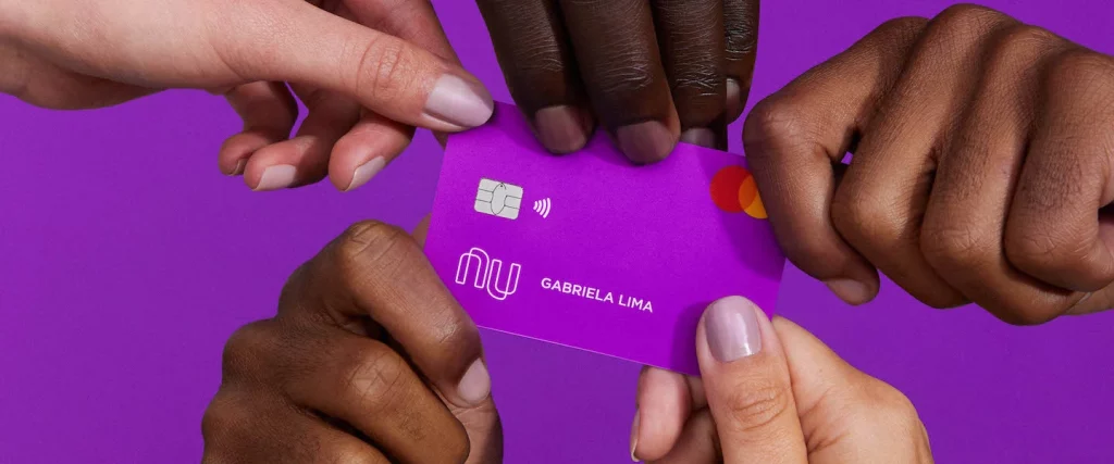 Explore o programa Nubank Rewards, mas também descubra se o cartão Nubank tem milhas. Então, aproveite os benefícios reais do seu cartão Nubank! 