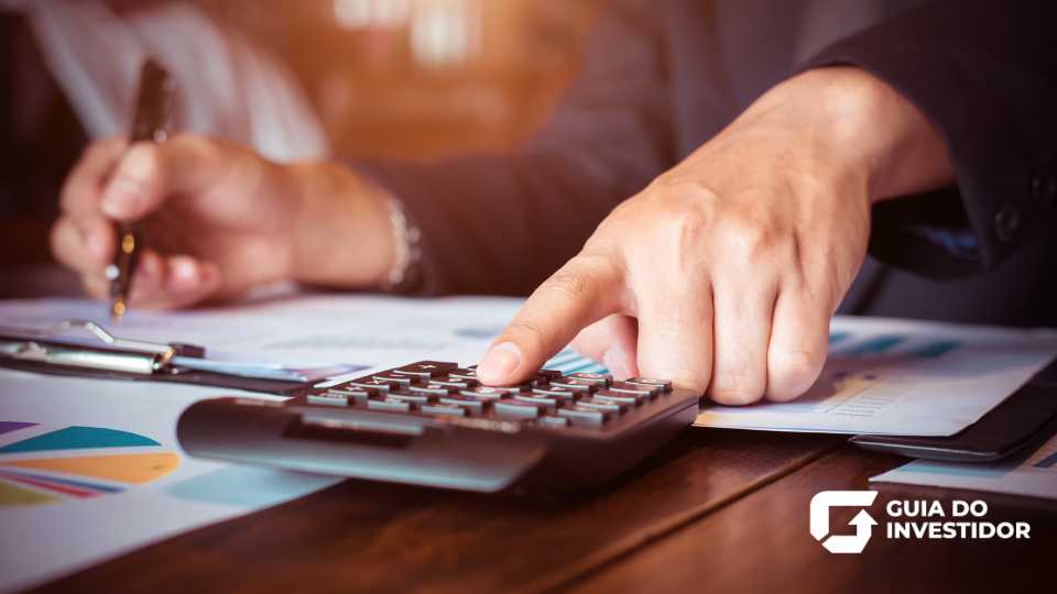 Aqui você saberá se a contabilidade online é confiável, se vale a pena pelo preço e como pode beneficiar MEIs.